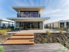 Beautiful water villa in Harderhaven with a jetty